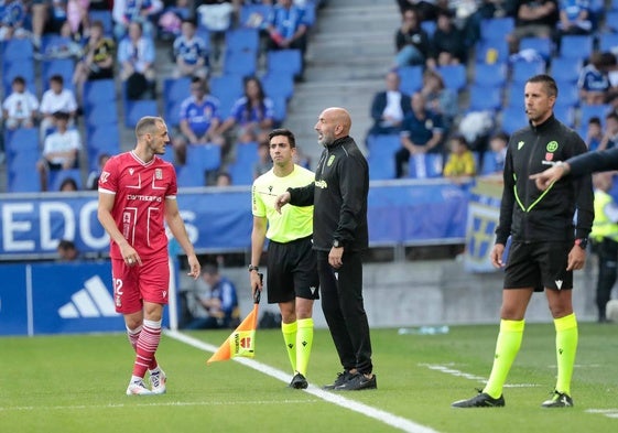 Abelardo y Vukcevic en el partido del Cartagena ante el Oviedo.