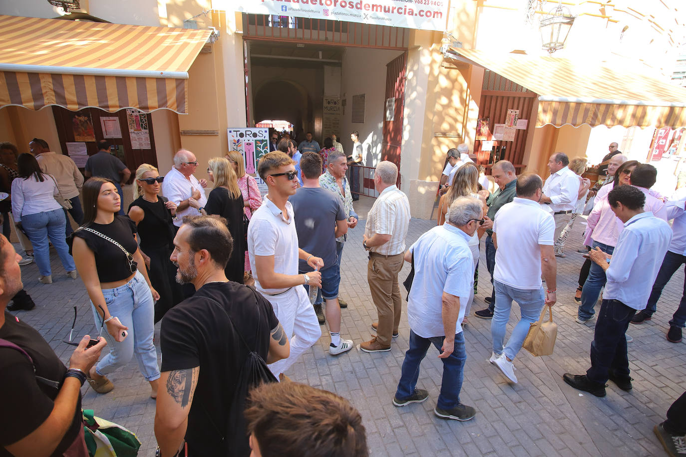 Las imágenes del ambiente de la primera corrida de la Feria de Murcia