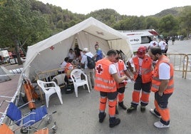 Hospital de campaña de Cruz Roja habilitado ayer en la explanada del santuario de la Virgen de la Fuensanta, en Algezares, con motivo de la Romería.