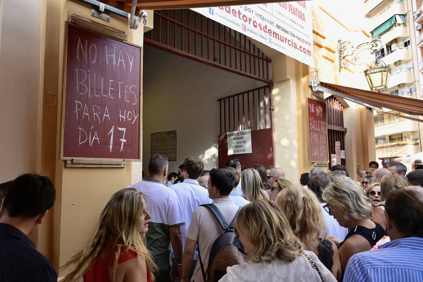 Las imágenes del ambiente de la corrida del día de la Romería en Murcia