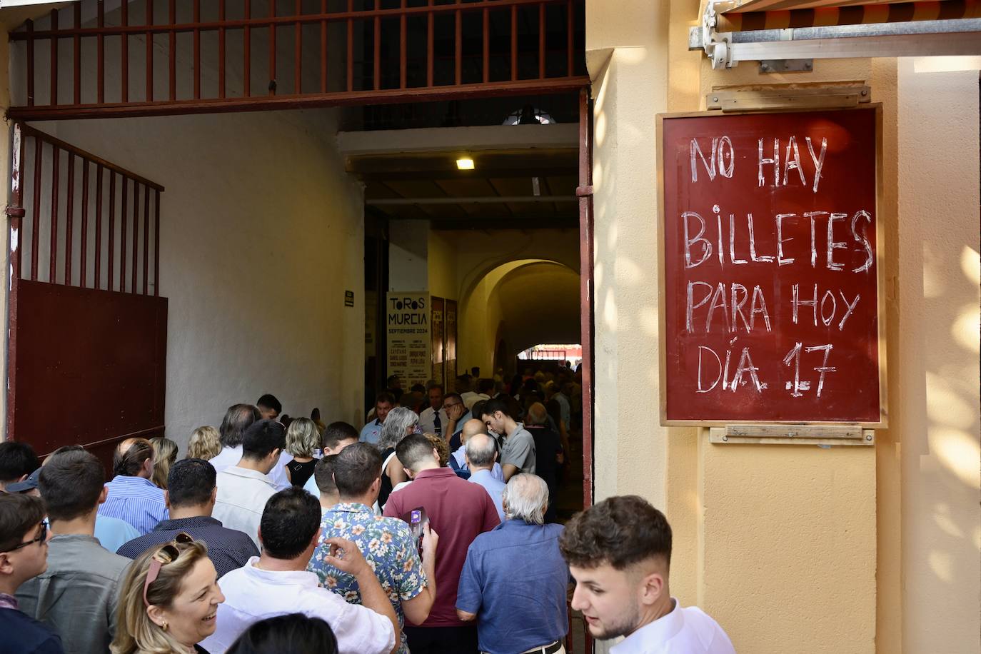 Las imágenes del ambiente de la corrida del día de la Romería en Murcia