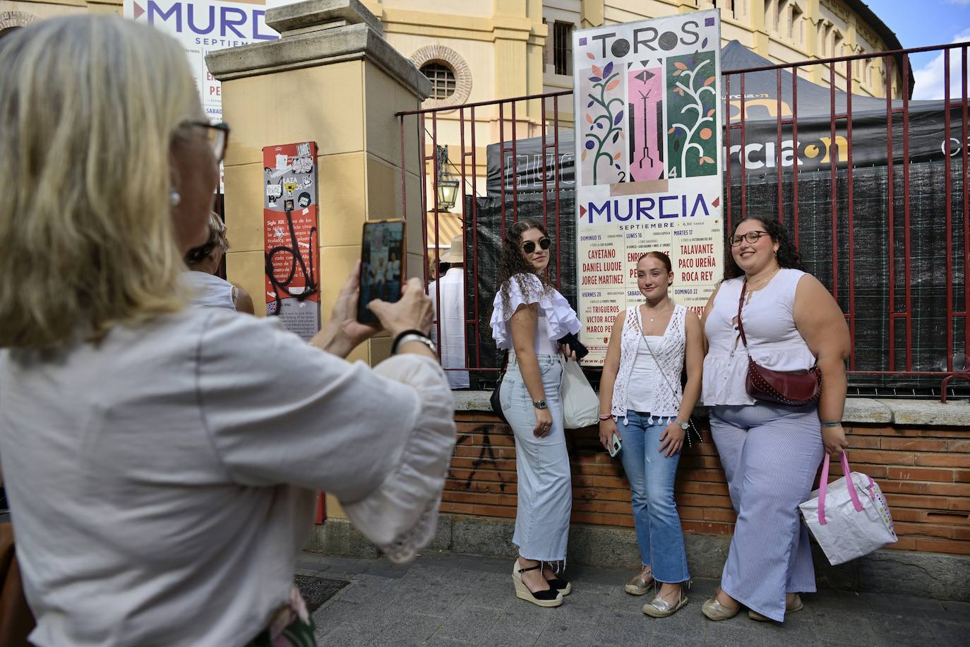 Las imágenes del ambiente de la corrida del día de la Romería en Murcia