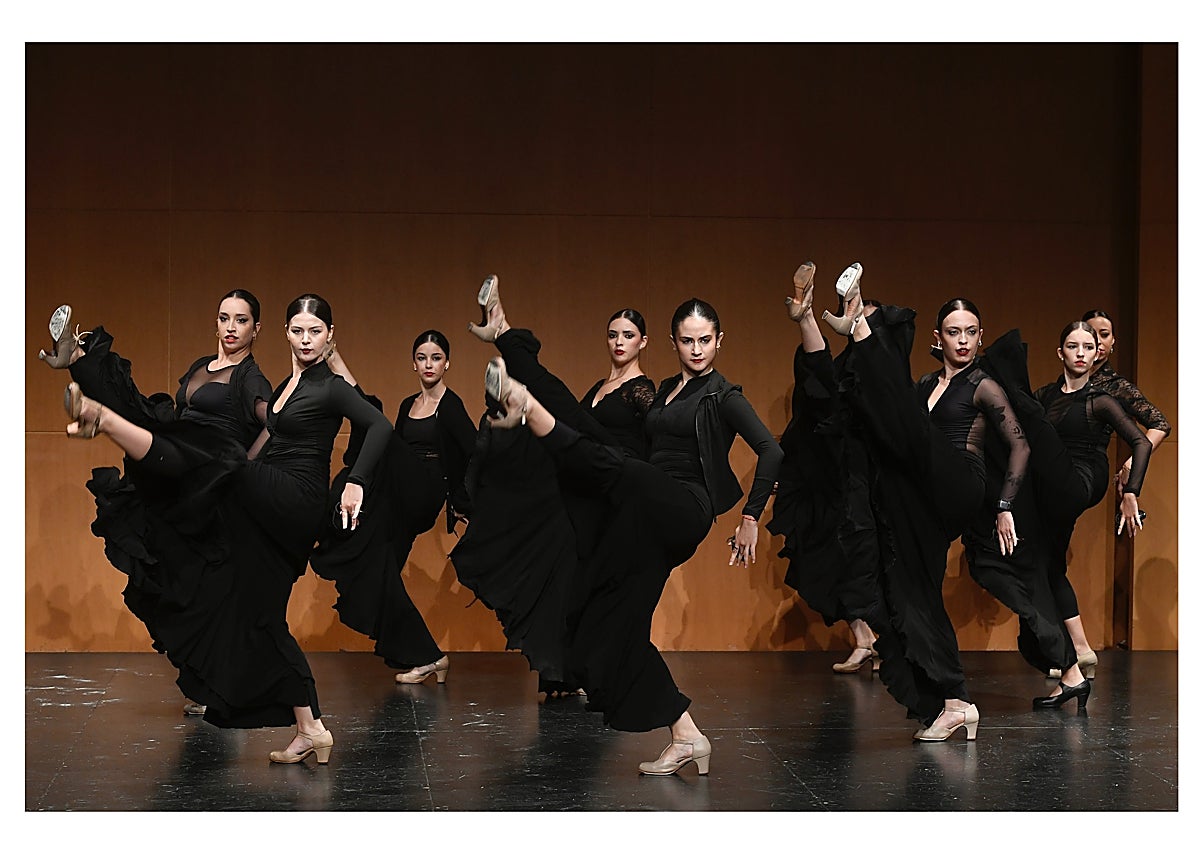 Imagen principal - China espera al Ballet Español de Murcia