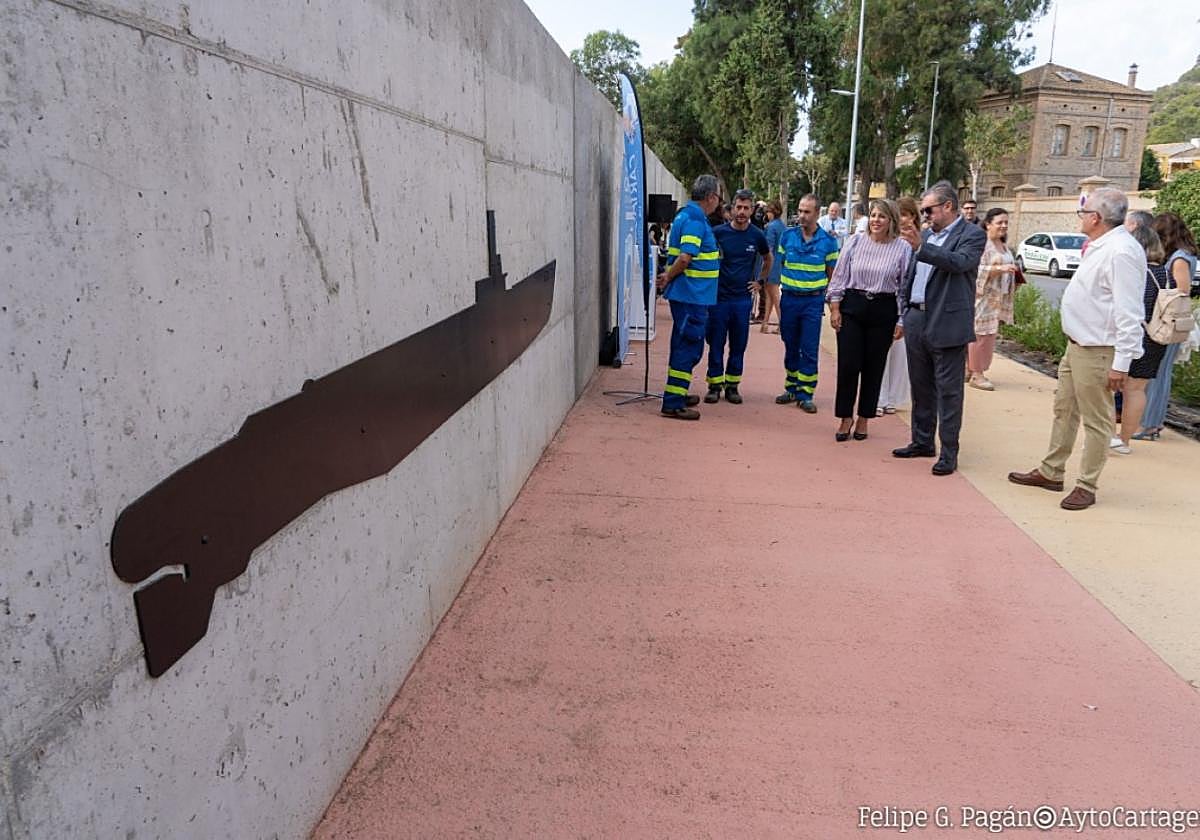 Arroyo junto a trabajadores de Navantia en Espacio Algameca.