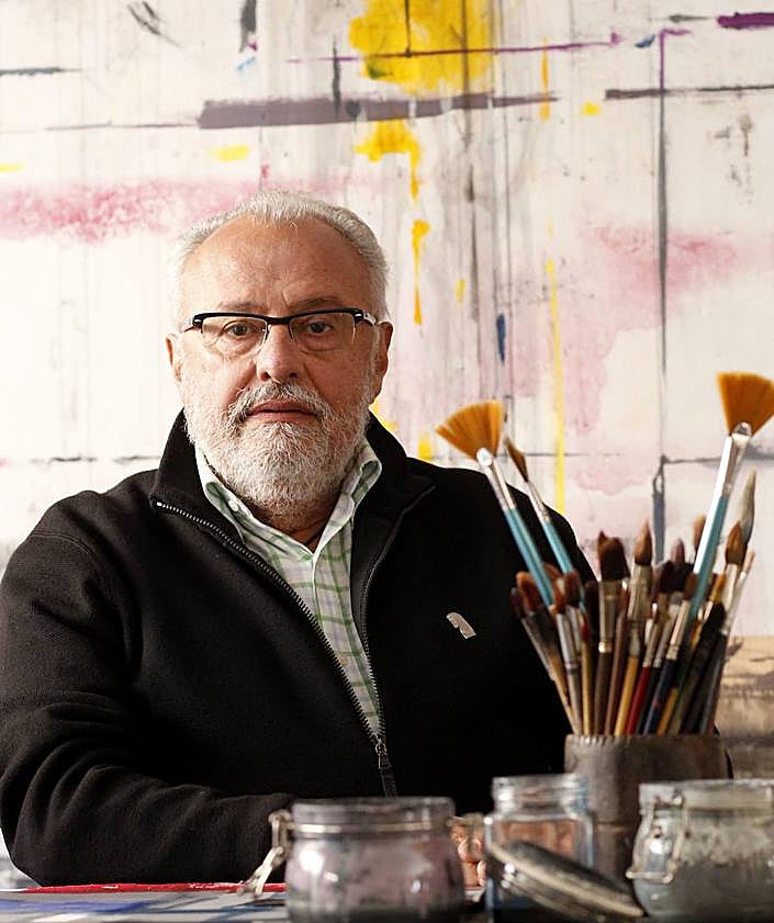 Imagen secundaria 2 - Martínez Mengual cambia Grecia por África y su belleza extrema en &#039;La casa de la palabra&#039;