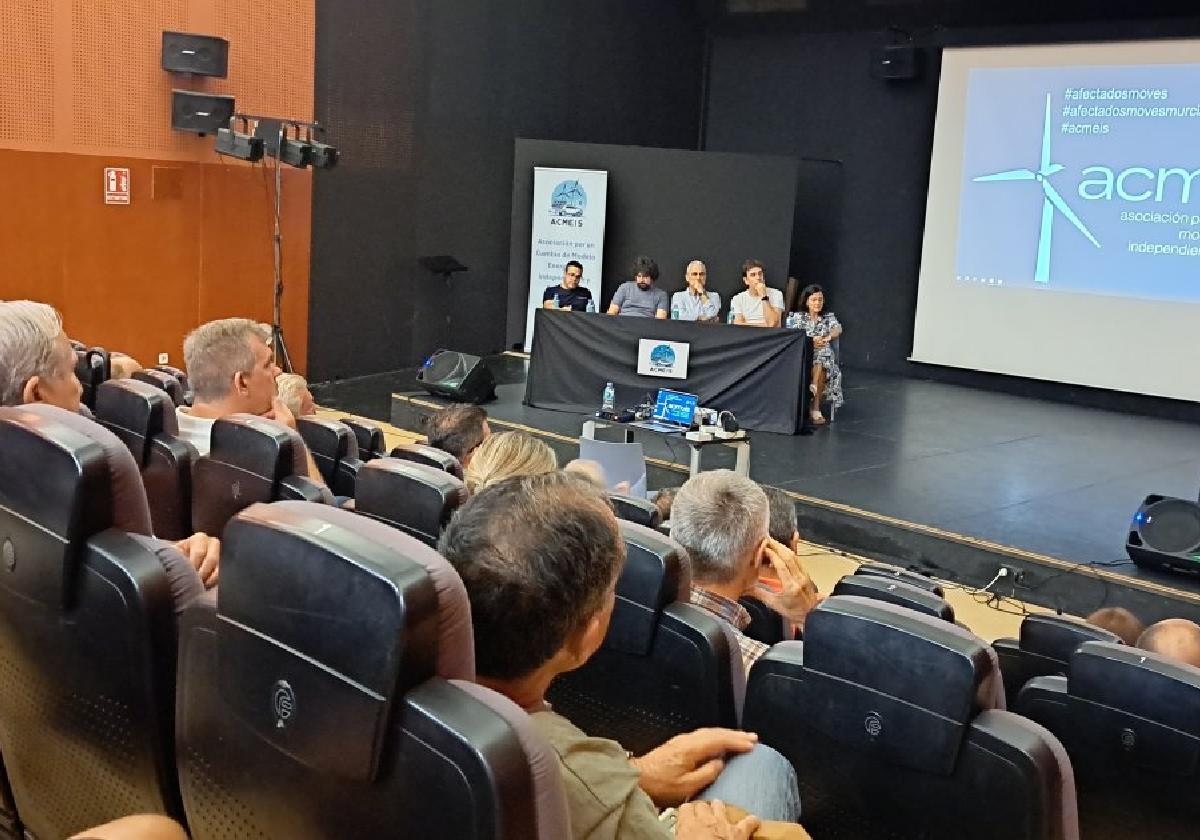 Un momento de la presentación, ayer, de la Asociación por el Cambio de Modelo Energético Independiente y Sostenible (Acmeis).