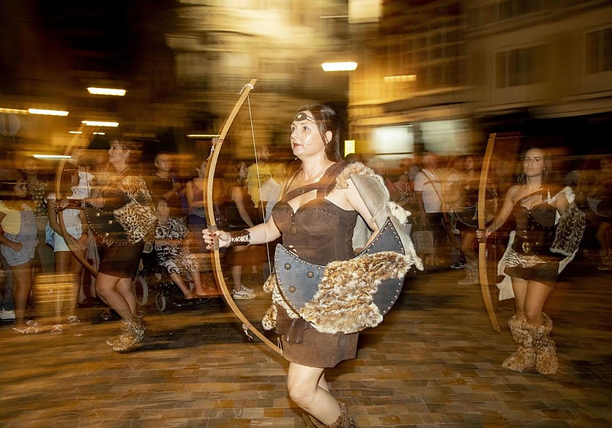 Las calles de la ciudad acogen el último sábado de fiestas el Gran Desfile General.