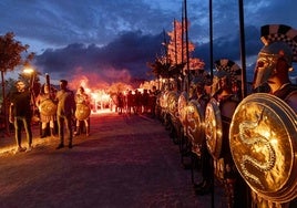 Verdú y Toché avanzan con el fuego sagrado, este viernes por la noche, ante los Hoplitas.