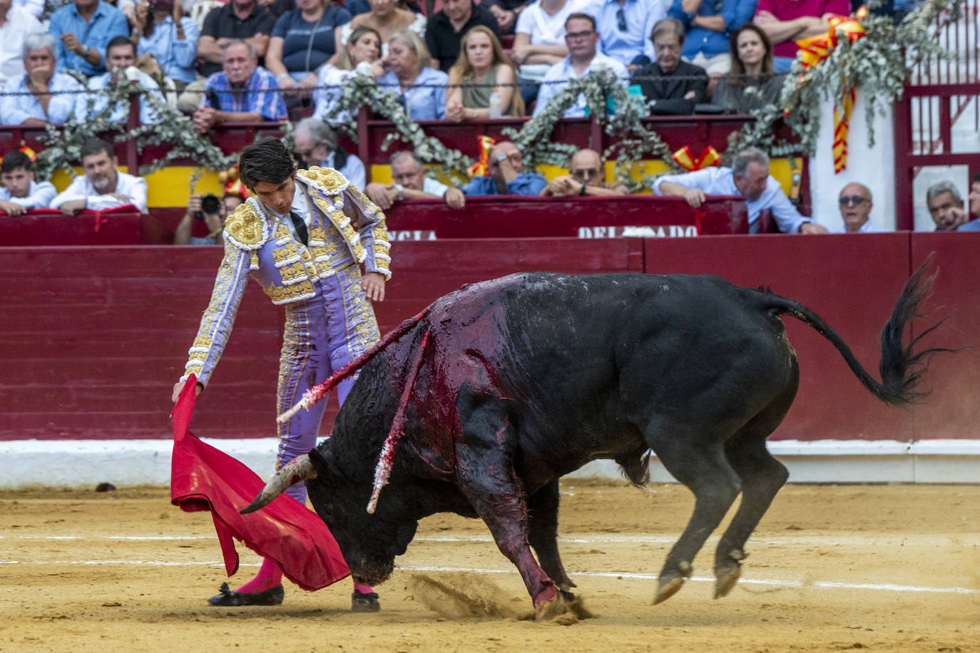 La cuarta corrida de toros de la Feria de Murcia, en imágenes