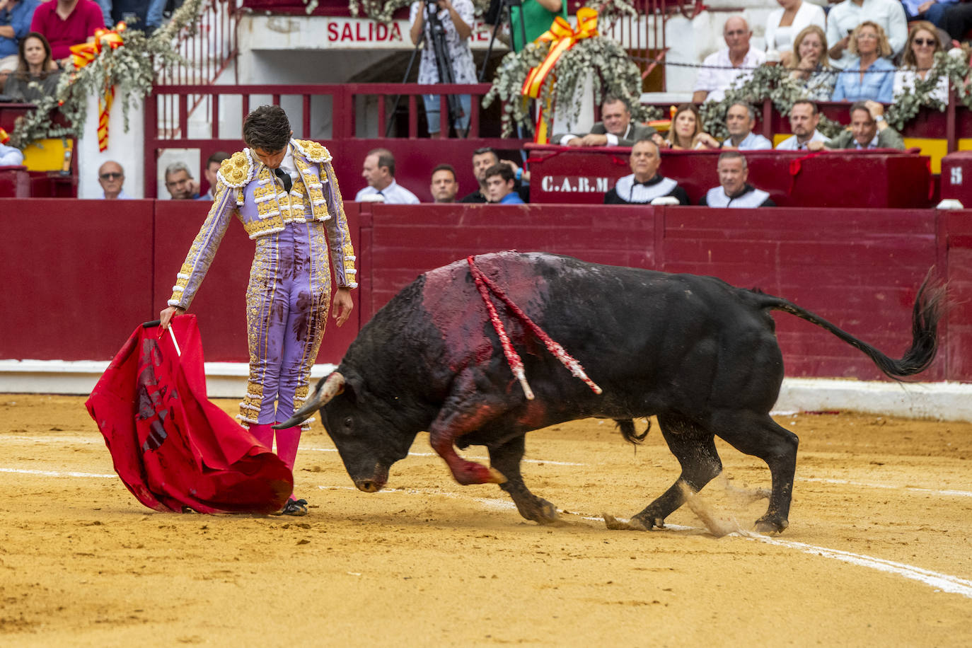 La cuarta corrida de toros de la Feria de Murcia, en imágenes