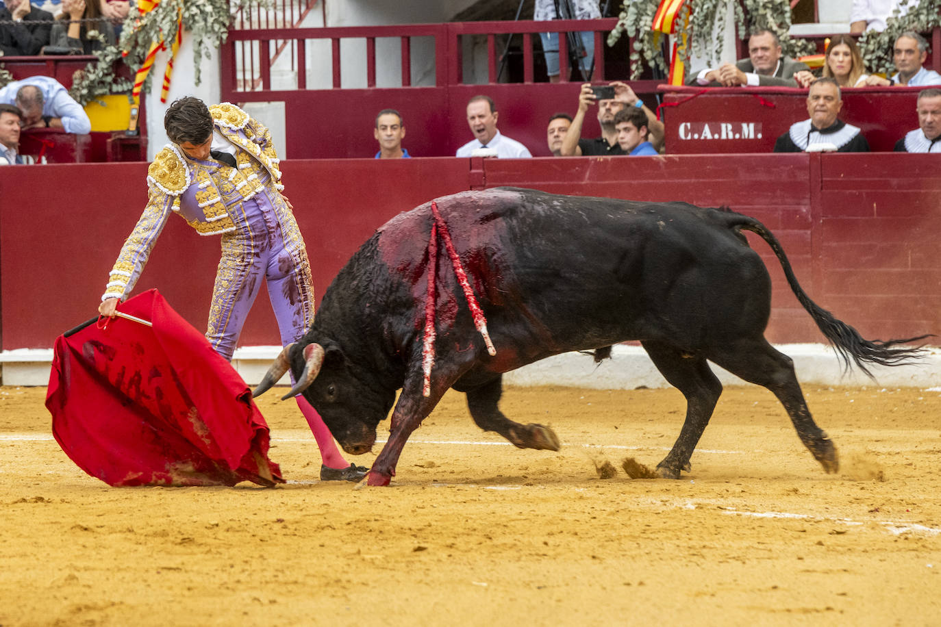 La cuarta corrida de toros de la Feria de Murcia, en imágenes