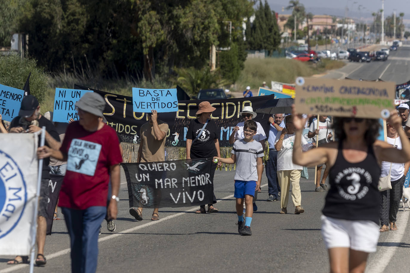La manifestación en la Rambla del Albujón por el Mar Menor, en imágenes