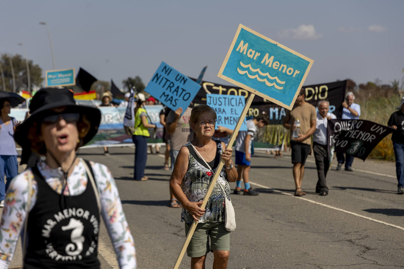 La manifestación en la Rambla del Albujón por el Mar Menor, en imágenes