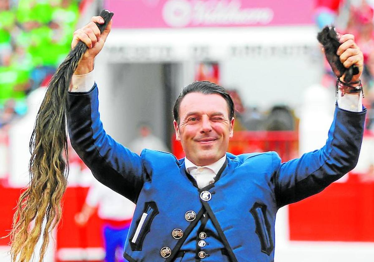 Andy Cartagena abrió la puerta grande en Santander en julio, en la imagen con dos orejas y rabo.