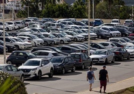 Vehículos aparcados en la explanada del campus de la Muralla, en una foto del curso pasado.