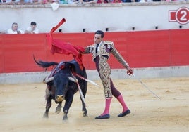 El torero de Lorca Paco Ureña firmó una gran faena frente a un toro que rompió a bueno y duró.