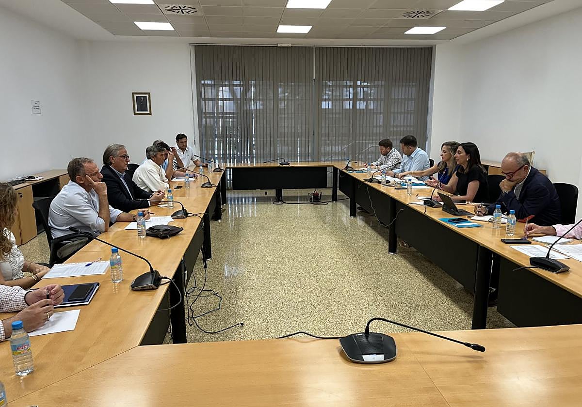 La Consejería continuó ayer con Asaja el ciclo de reuniones con las organizaciones agrarias.