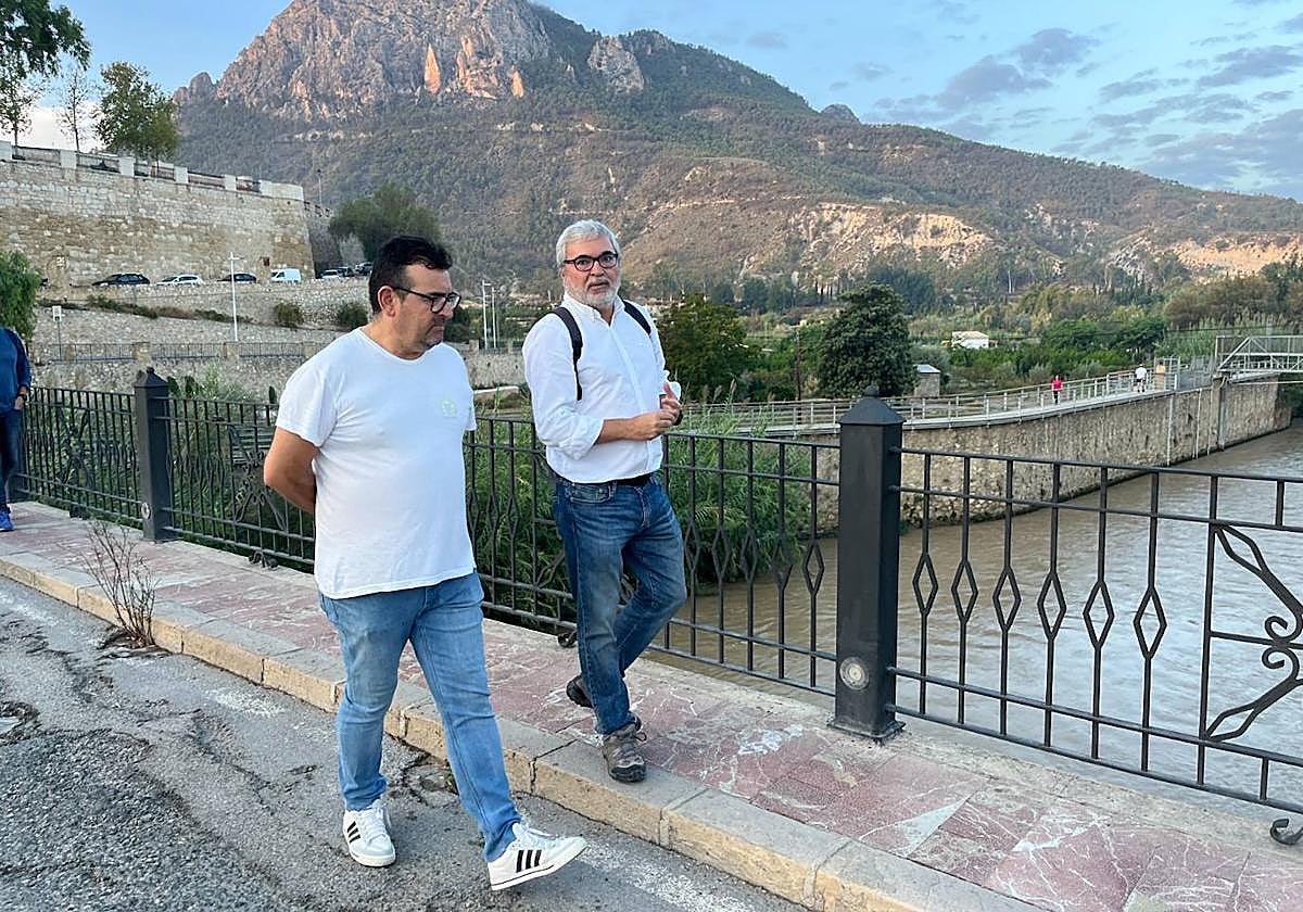 El alcalde de Cieza, junto al lider Vox en Cieza, Jesús Castaño, durante la remería de la patrona de Cieza este pasado domingo