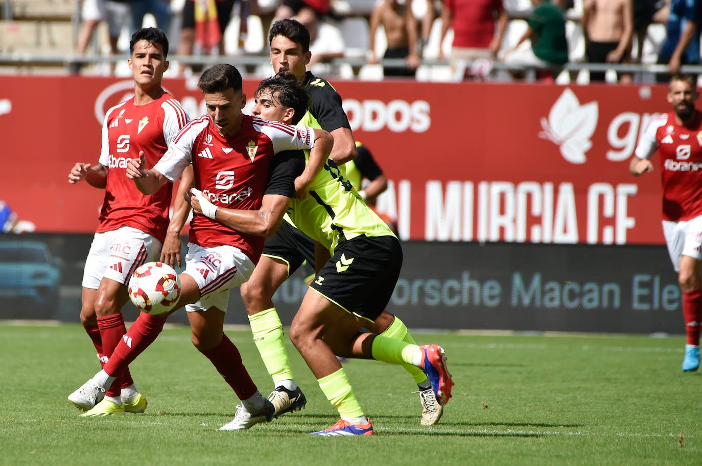 La derrota del Real Murcia frente al Betis Deportivo en el Enrique Roca, en imágenes