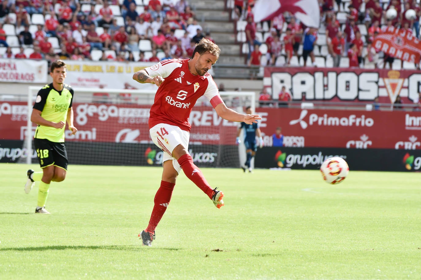 La derrota del Real Murcia frente al Betis Deportivo en el Enrique Roca, en imágenes