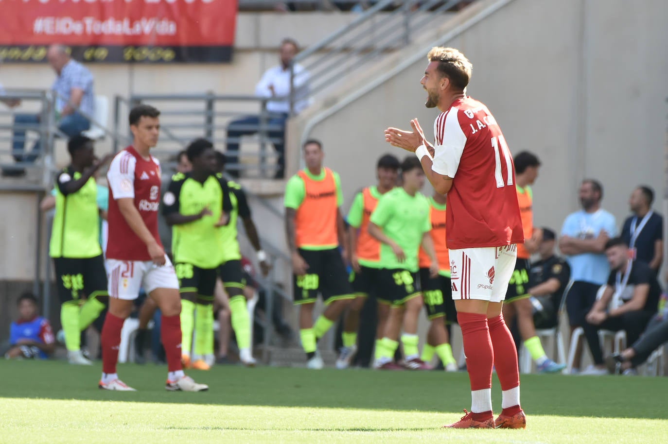 La derrota del Real Murcia frente al Betis Deportivo en el Enrique Roca, en imágenes