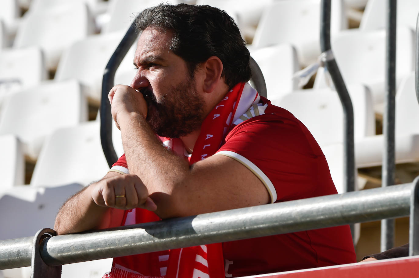 La derrota del Real Murcia frente al Betis Deportivo en el Enrique Roca, en imágenes