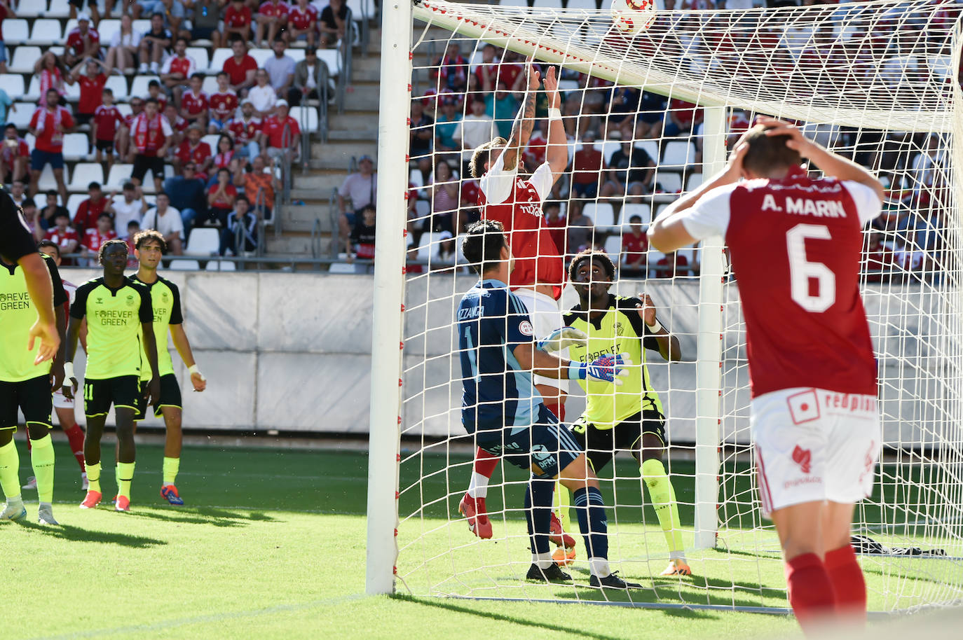 La derrota del Real Murcia frente al Betis Deportivo en el Enrique Roca, en imágenes