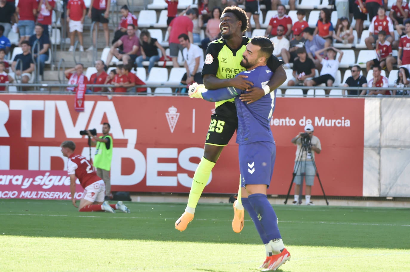 La derrota del Real Murcia frente al Betis Deportivo en el Enrique Roca, en imágenes