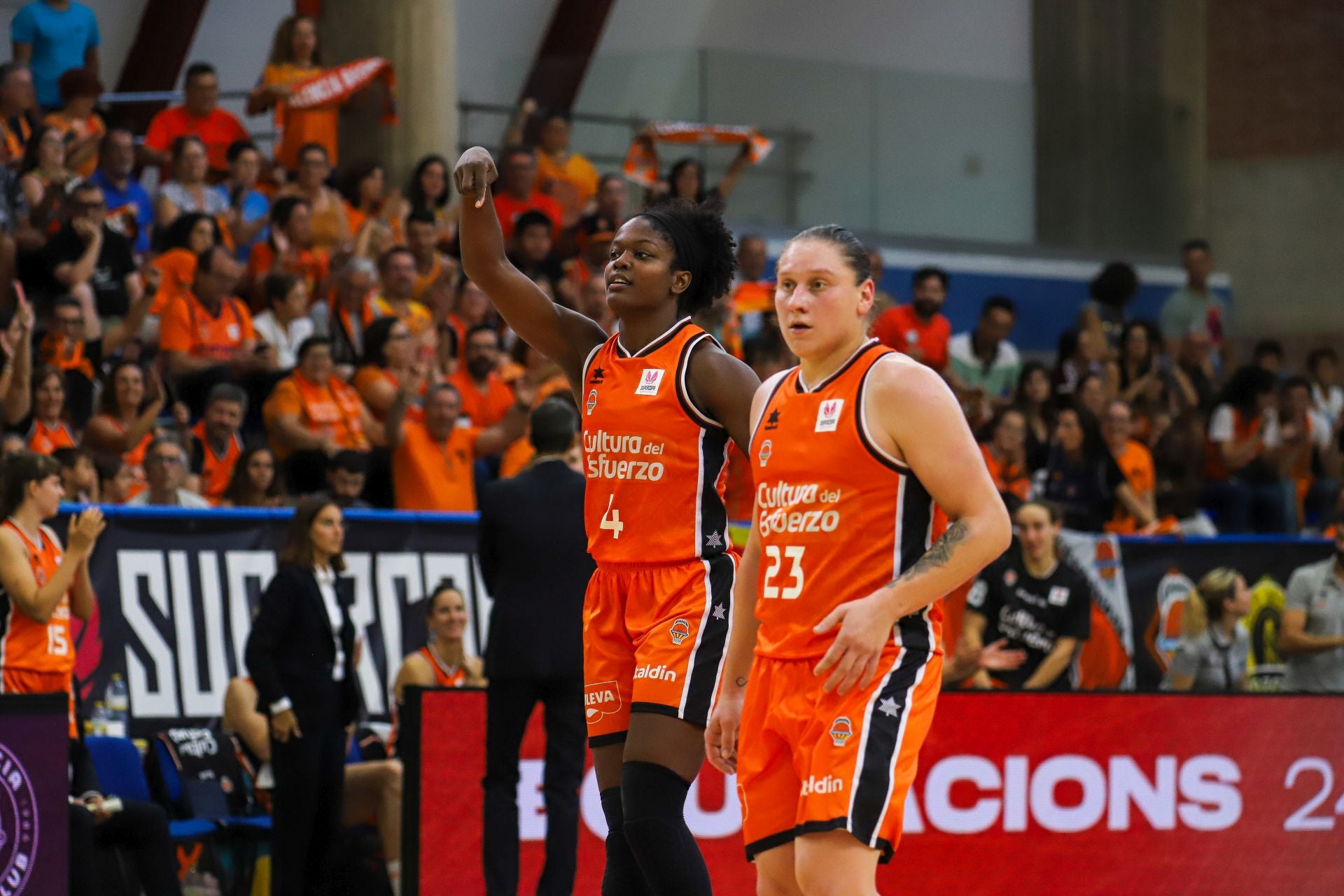 Las imágenes del partido de la Supercopa entre Valencia Basket y Zaragoza