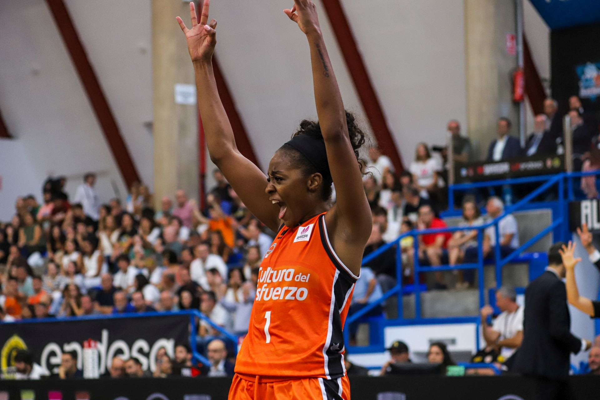 Las imágenes del partido de la Supercopa entre Valencia Basket y Zaragoza