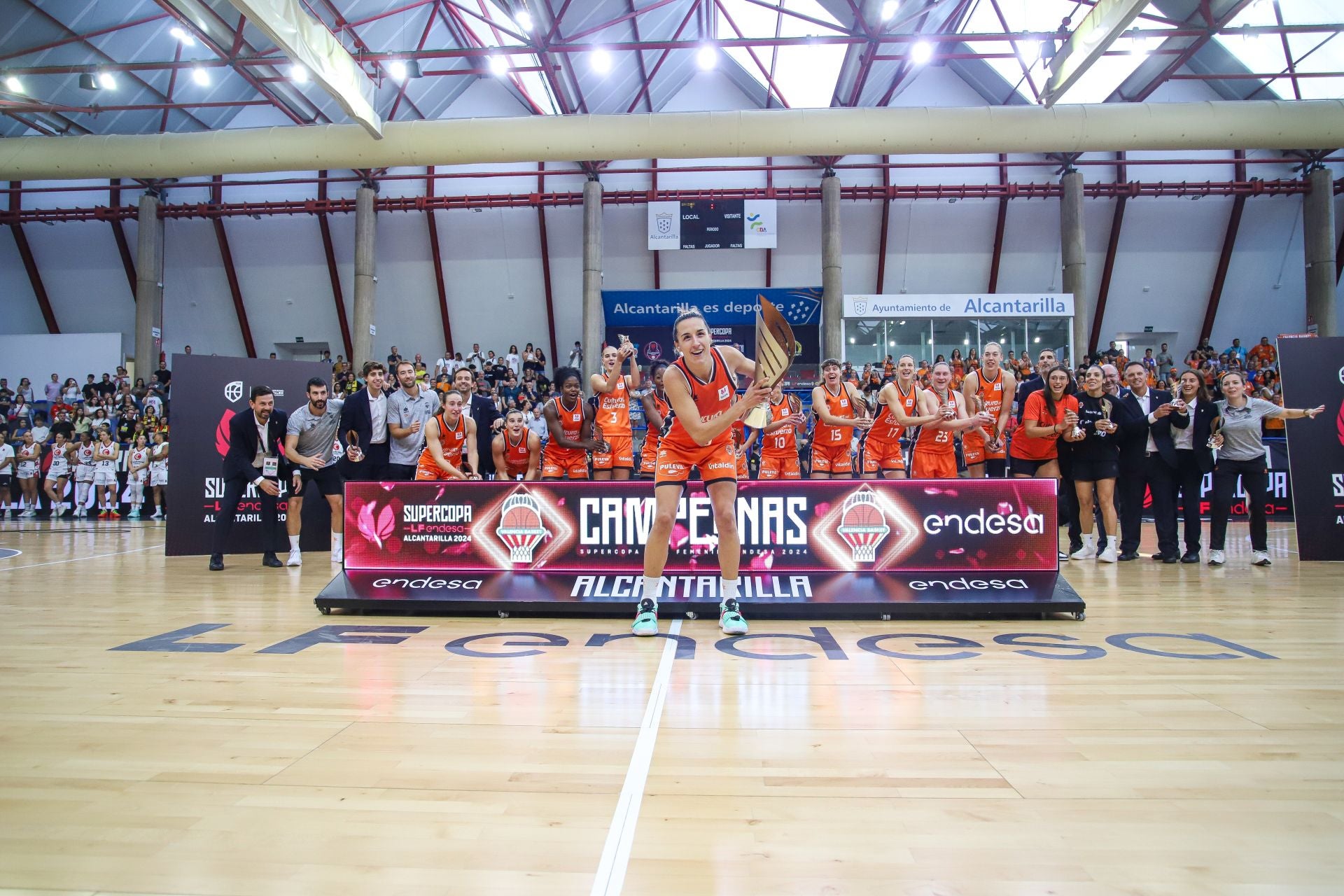 Las imágenes del partido de la Supercopa entre Valencia Basket y Zaragoza