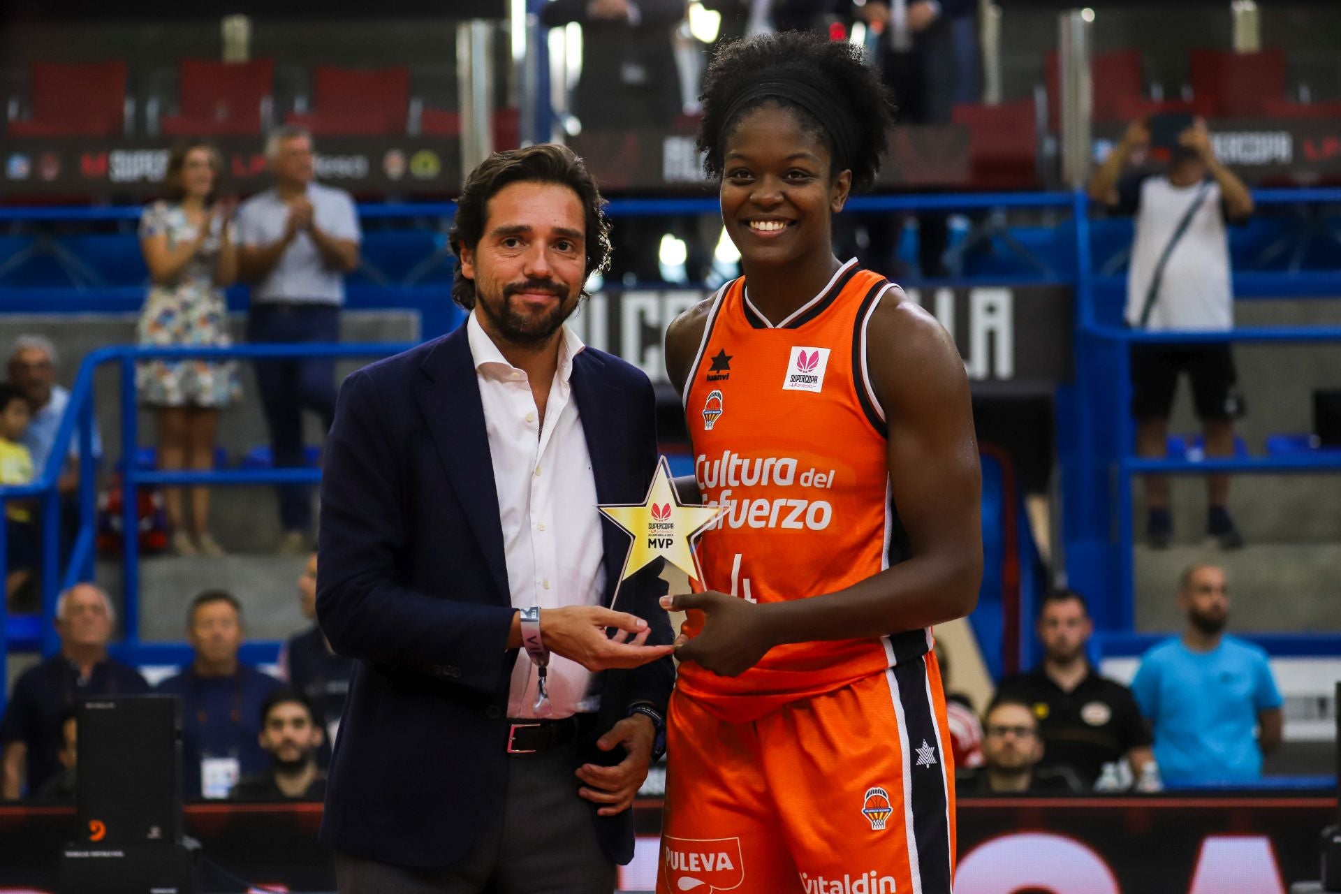 Las imágenes del partido de la Supercopa entre Valencia Basket y Zaragoza