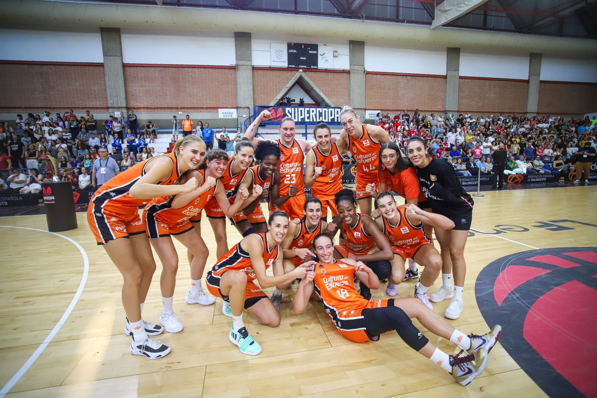 Las imágenes del partido de la Supercopa entre Valencia Basket y Zaragoza
