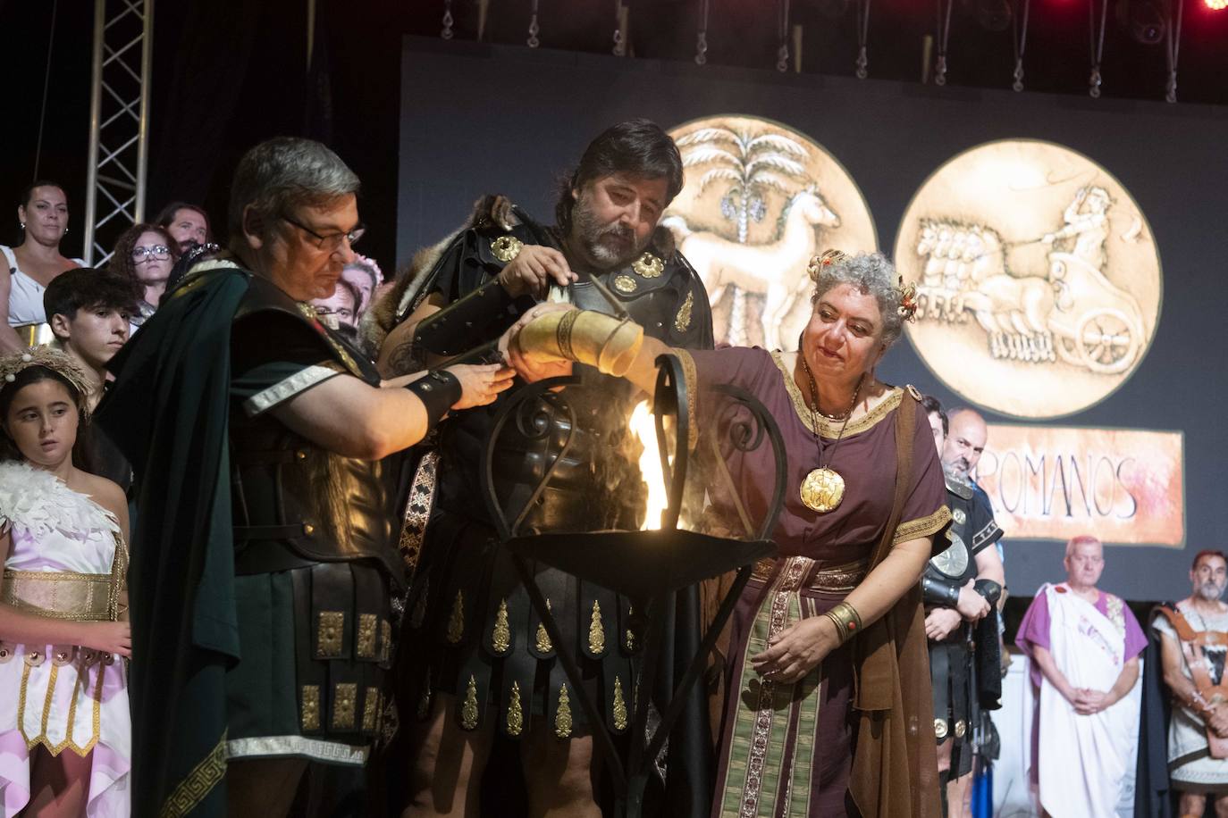 Las imágenes del apagado del Fuego Sagrado de Carthagineses y Romanos