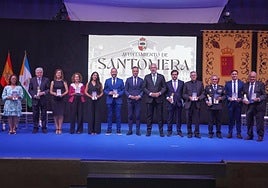 Un instante de la entrega de las Medallas de Oro de la ciudad y al Mérito en el auditorio municipal.