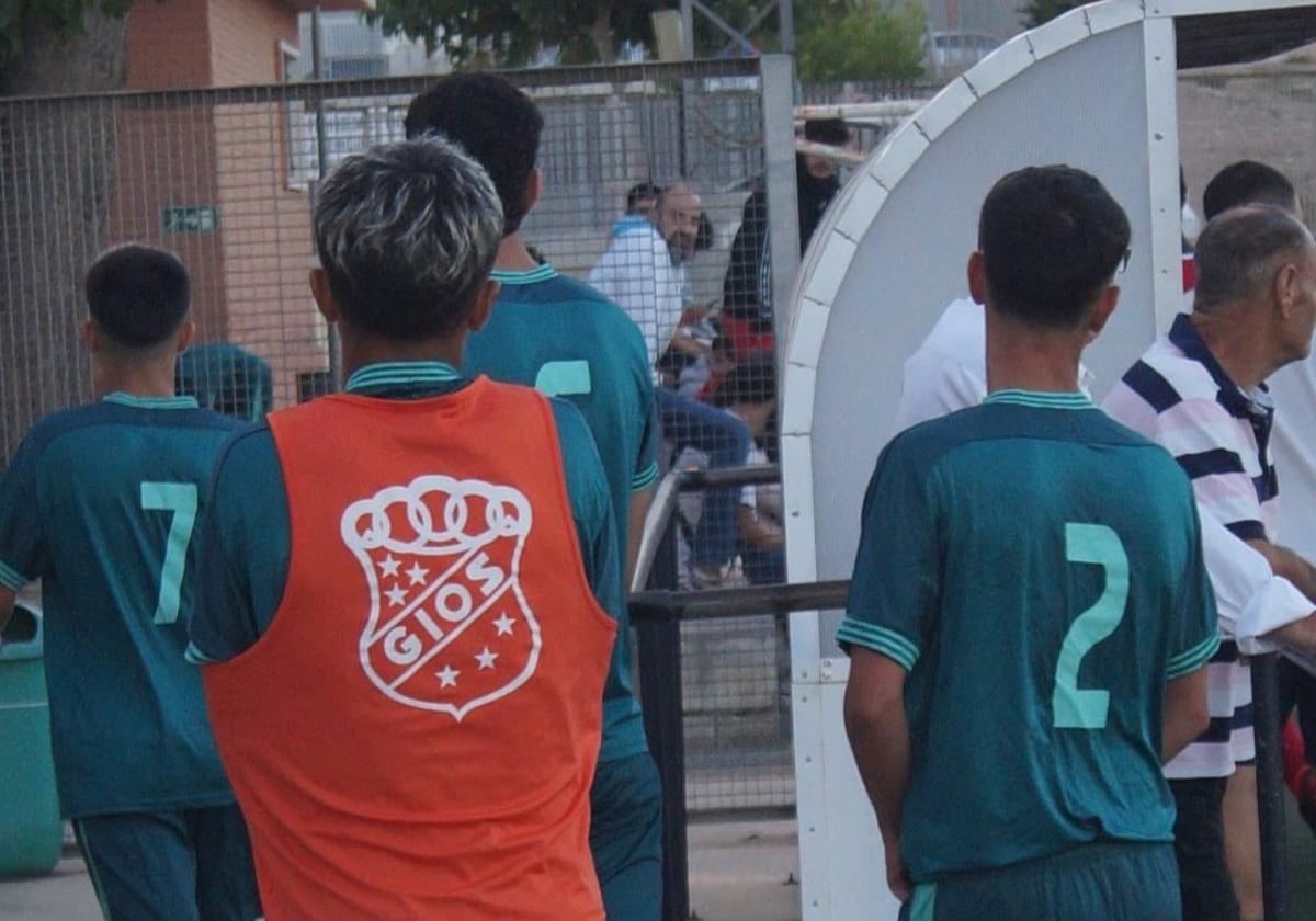 Jugadores del CF Santomera antes del presunto robo.