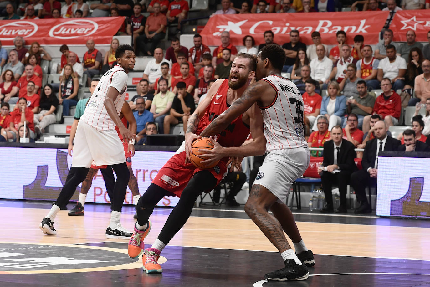 Las imágenes del UCAM Murcia-Manisa Basket (97-103)
