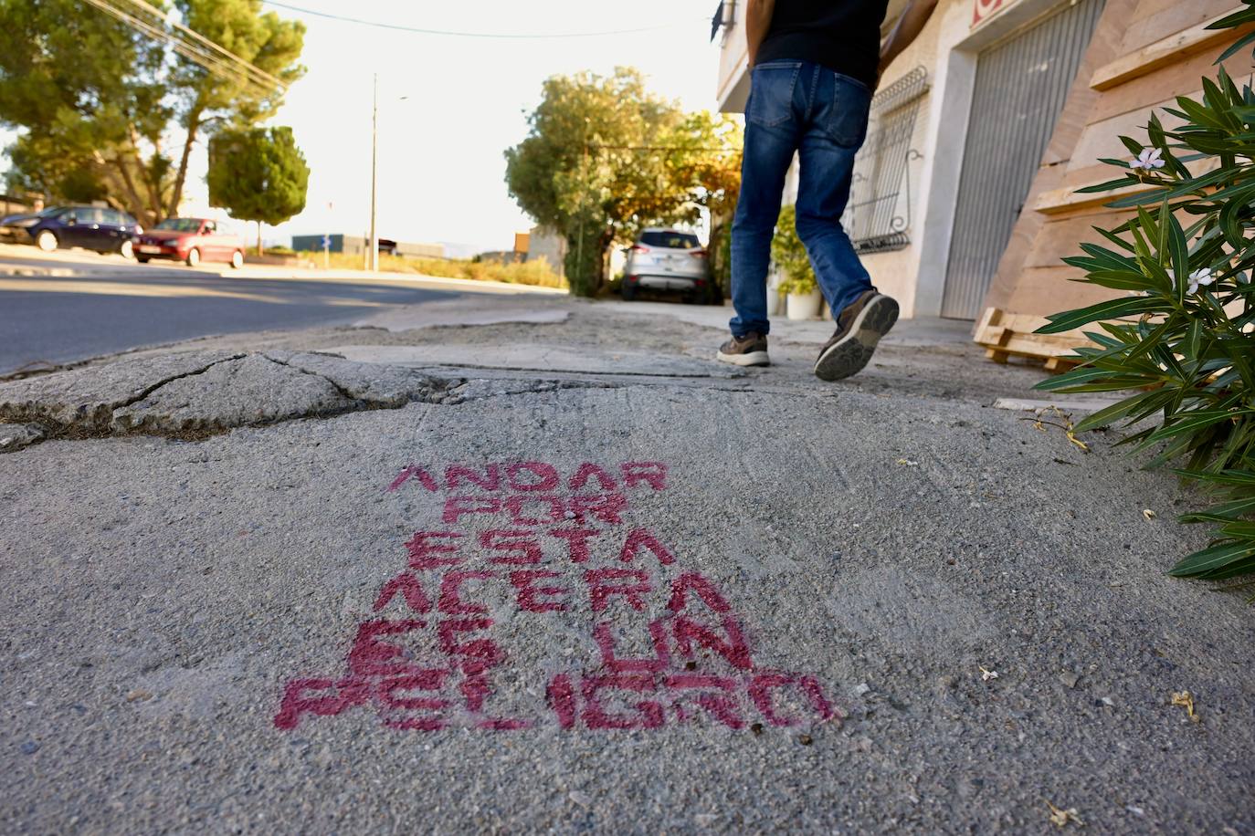 Las imágenes de los baches y socavones en El Raal