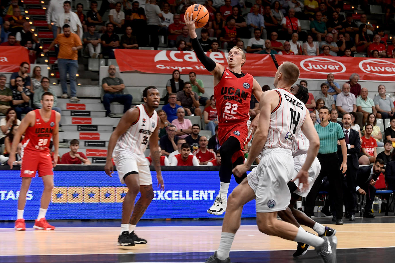 Las imágenes del UCAM Murcia-Manisa Basket (97-103)
