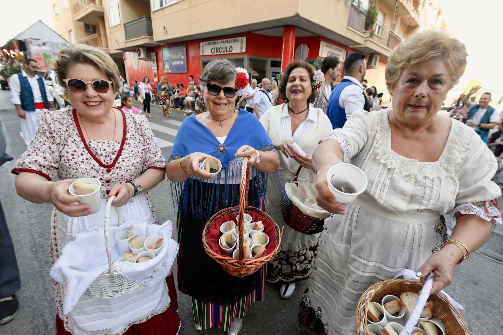 Más de medio centenar de carrozas desfilan en el Bando de la Huerta de Santomera