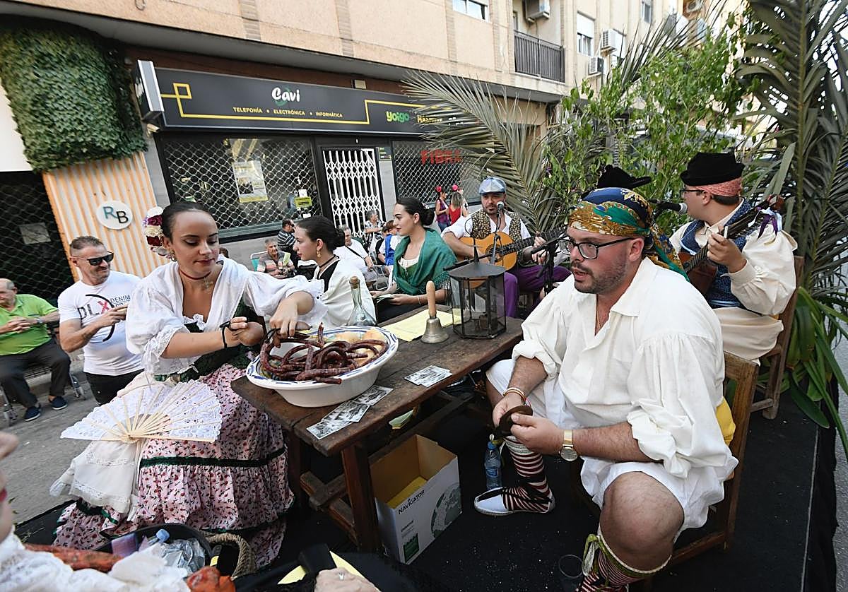 Más de medio centenar de carrozas desfilan en el Bando de la Huerta de Santomera