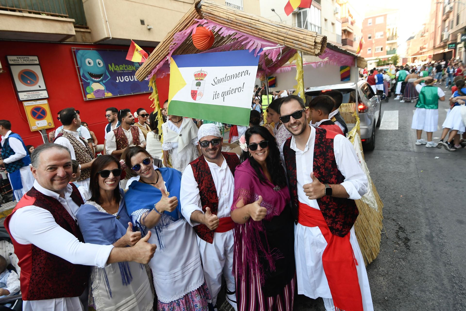 Más de medio centenar de carrozas desfilan en el Bando de la Huerta de Santomera
