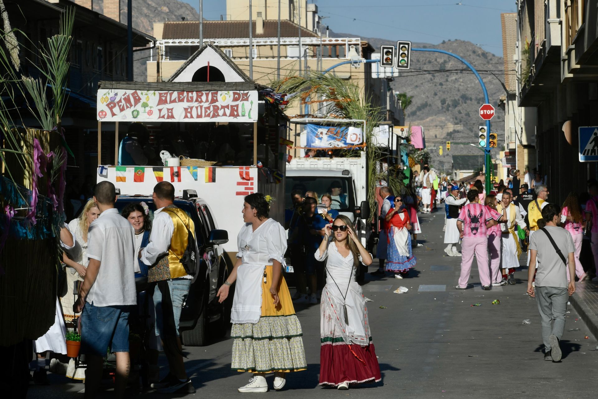Más de medio centenar de carrozas desfilan en el Bando de la Huerta de Santomera