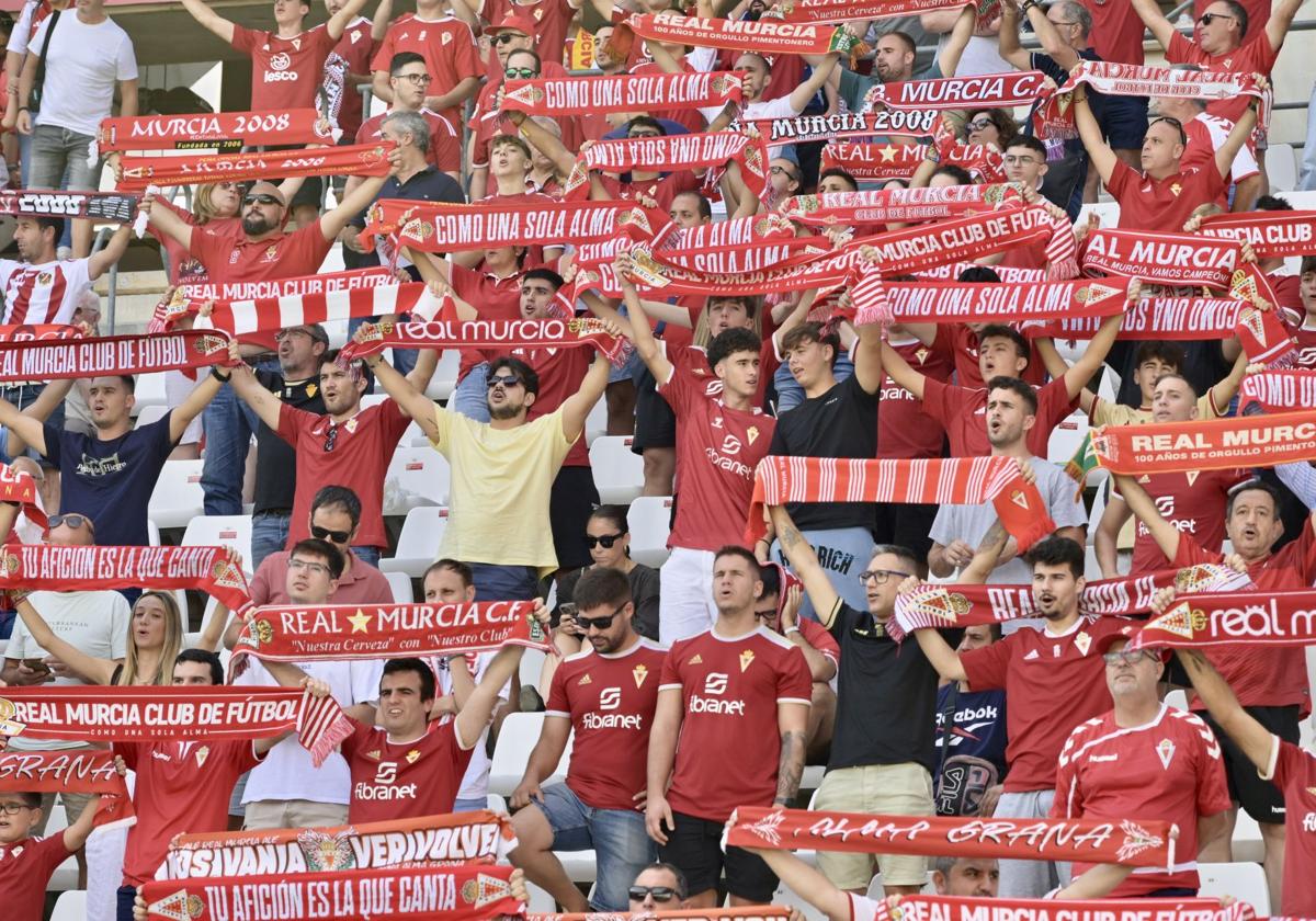 Real Murcia-Alcorcón: búscate en la grada del Estadio Enrique Roca