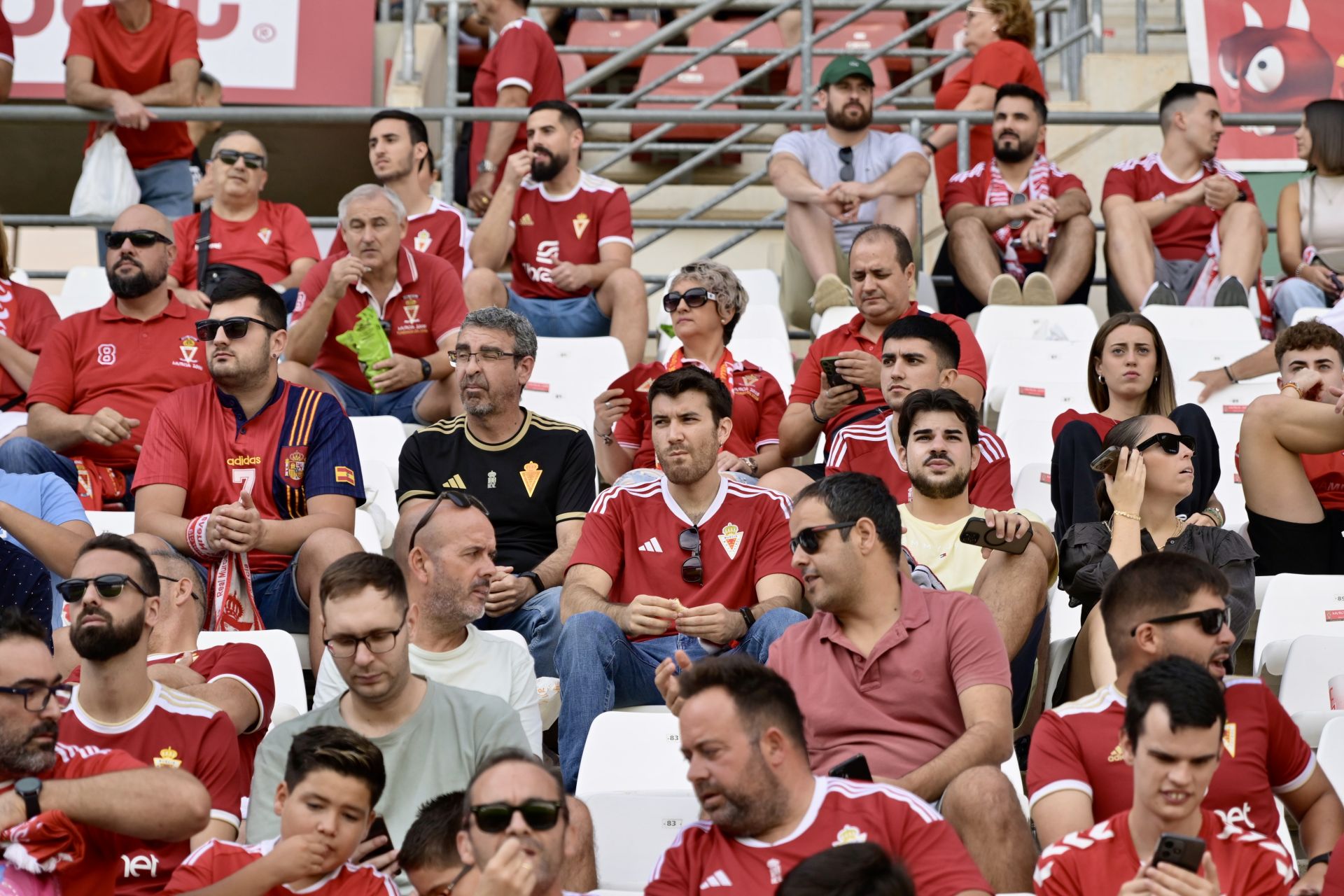 Real Murcia-Alcorcón: búscate en la grada del Estadio Enrique Roca