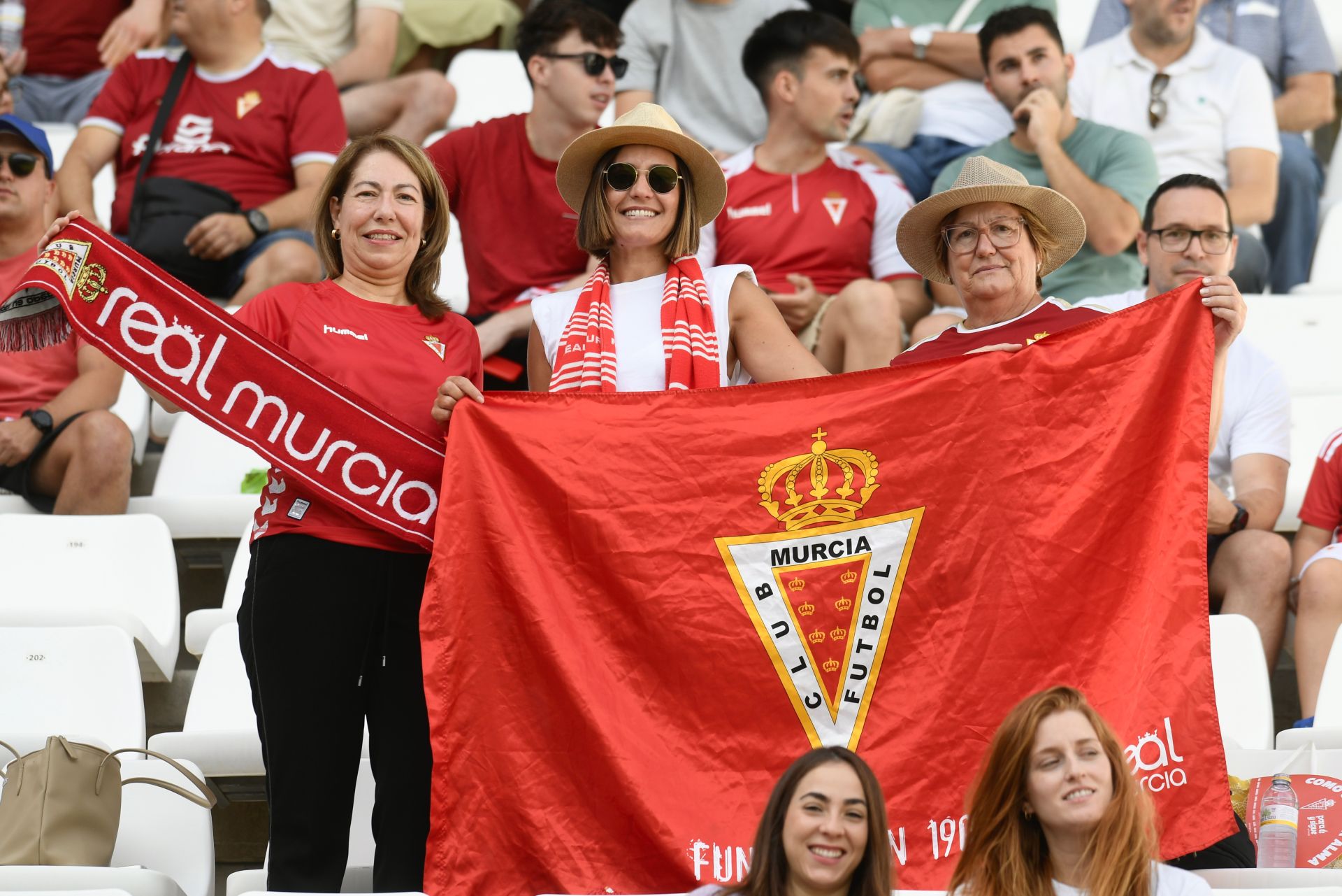 Real Murcia-Alcorcón: búscate en la grada del Estadio Enrique Roca