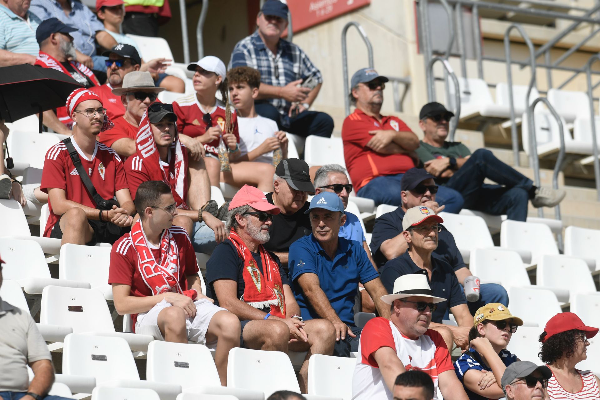 Real Murcia-Alcorcón: búscate en la grada del Estadio Enrique Roca