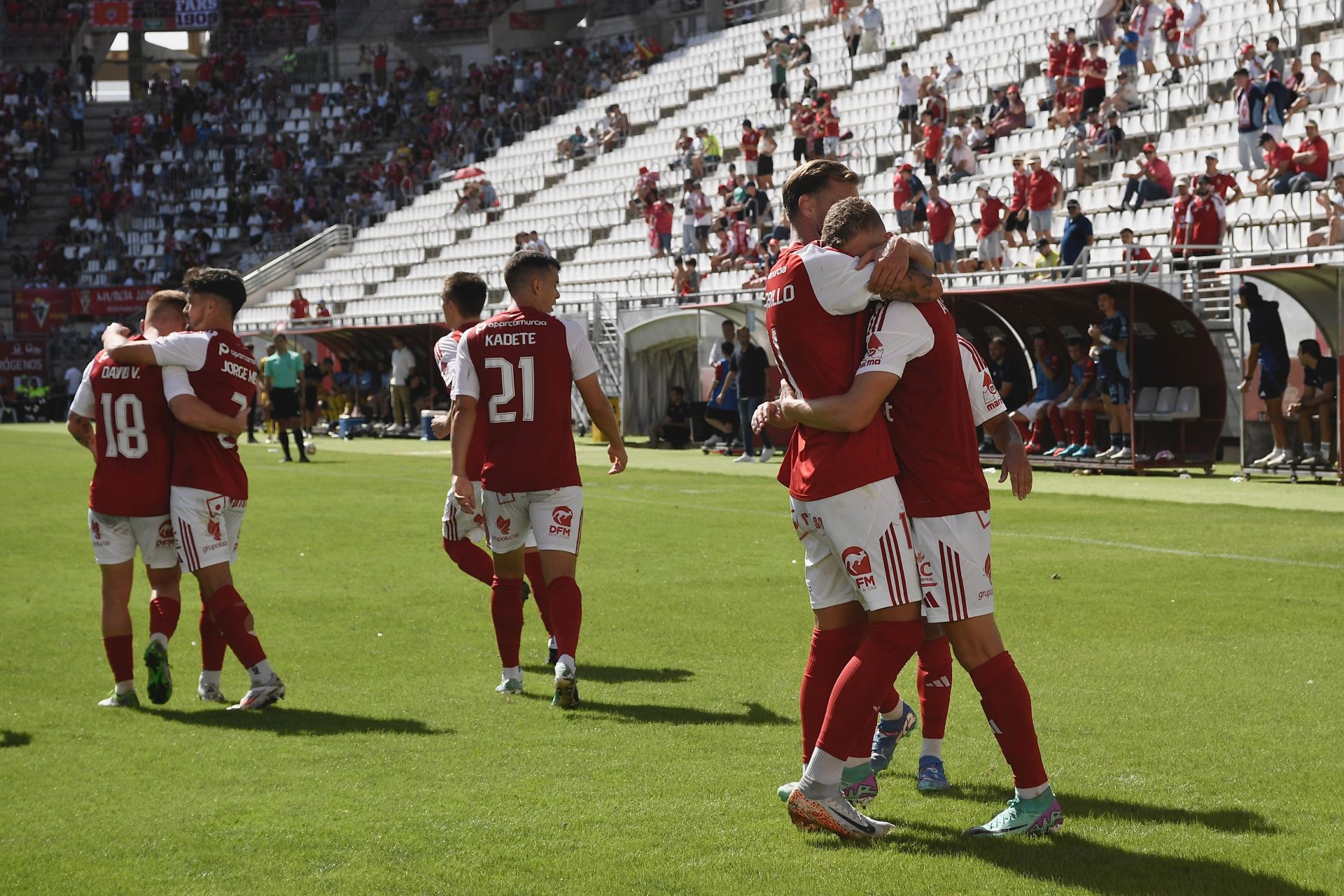 Las imágenes del partido entre el Real Murcia y el Alcorcón