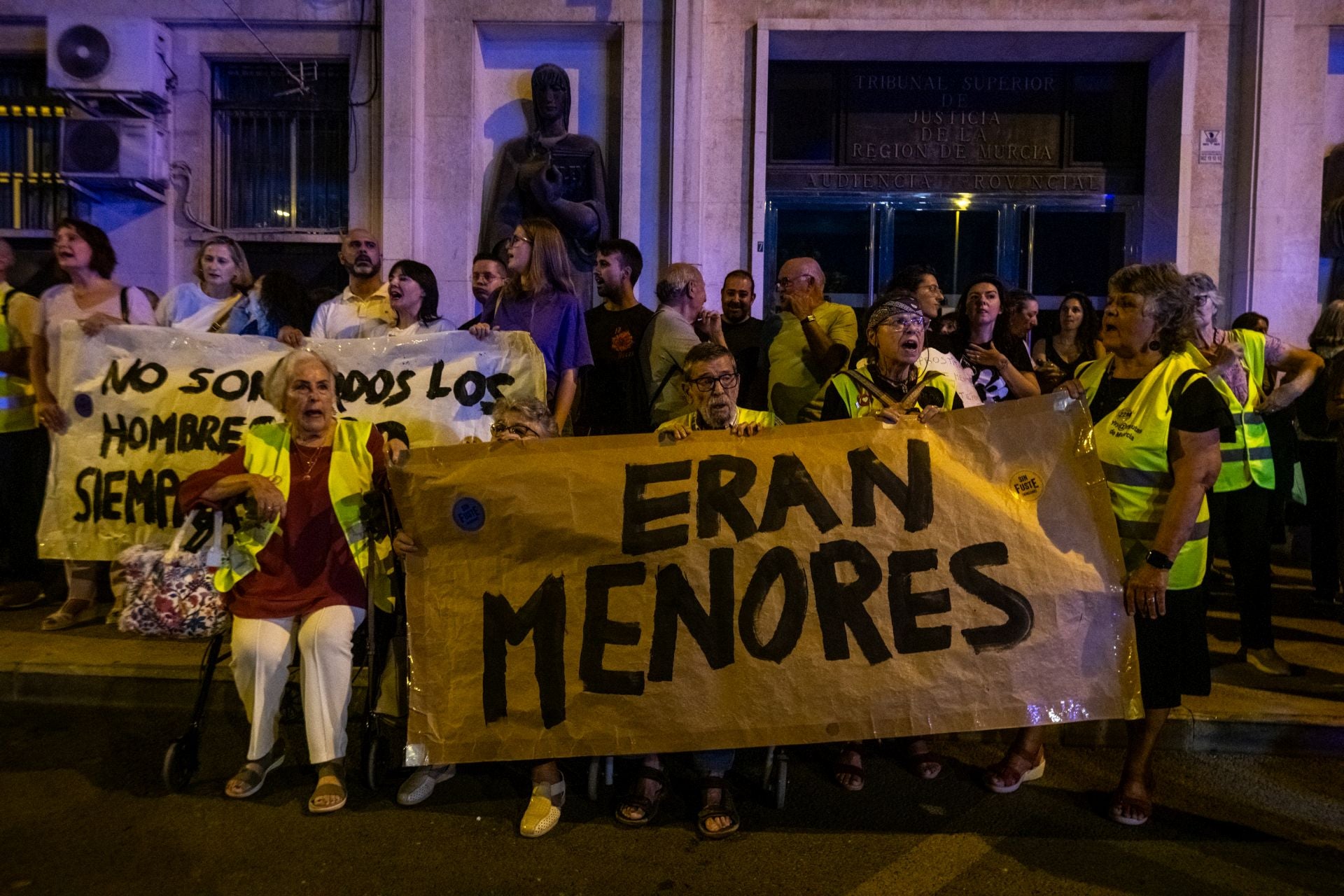 Las imágenes de la protesta ante el Palacio de Justicia de Murcia