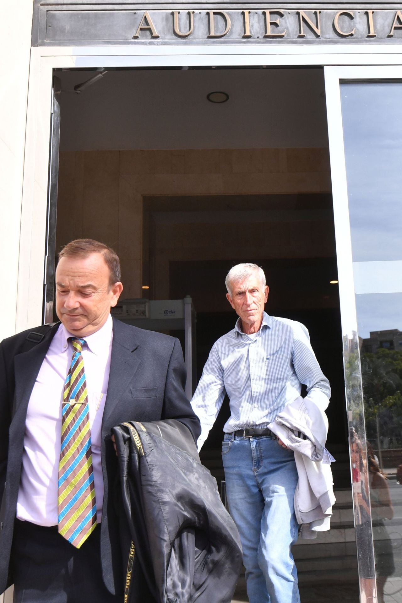 Los empresarios condenados por pagar a menores a cambio de sexo no entrarán a prisión, en imágenes